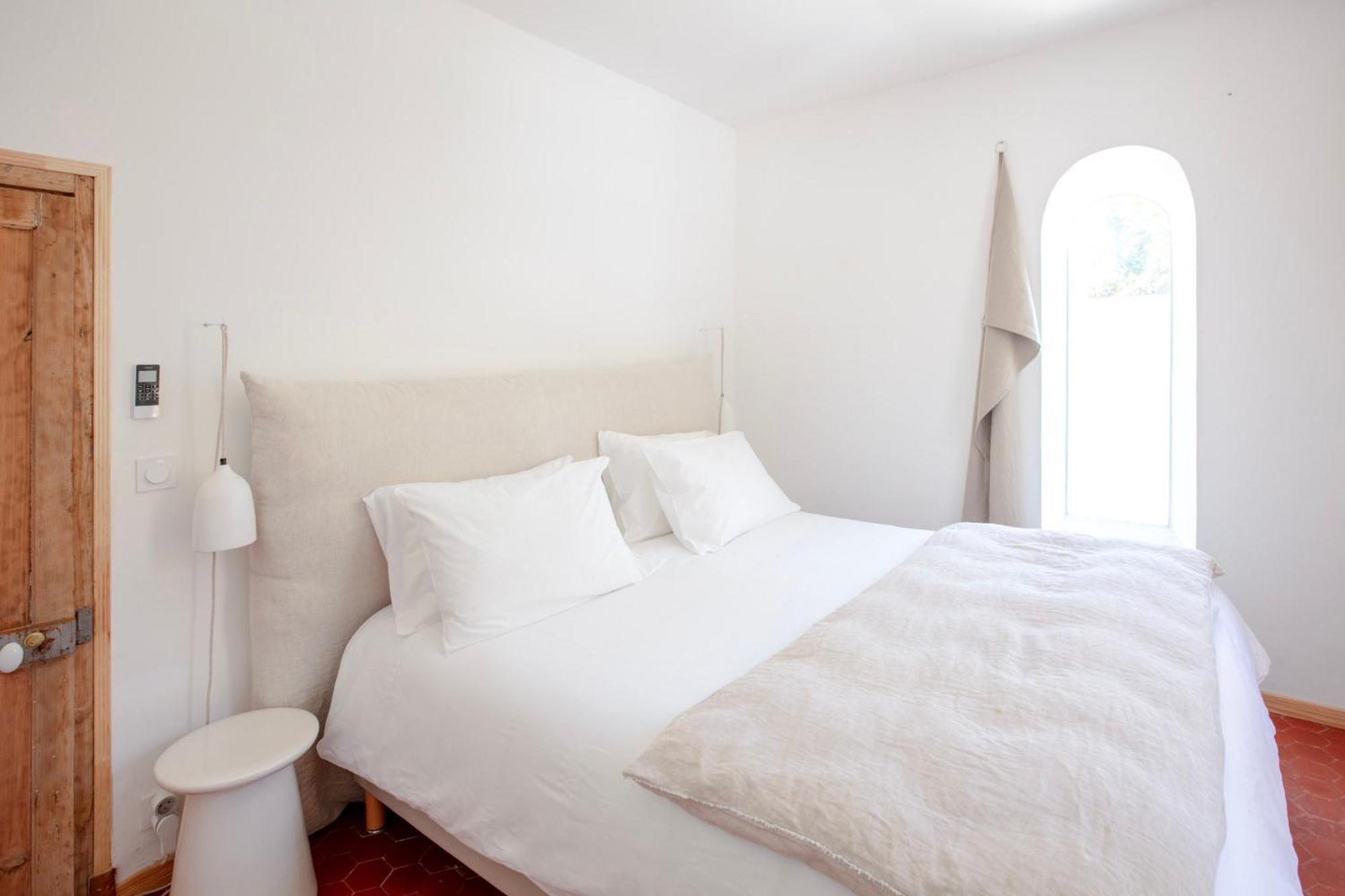 Hotel La Batisse En Blanc Golfe-Juan Pokoj fotografie
